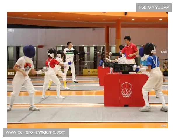 击剑队强化剑路控制练习，提高攻势连贯性