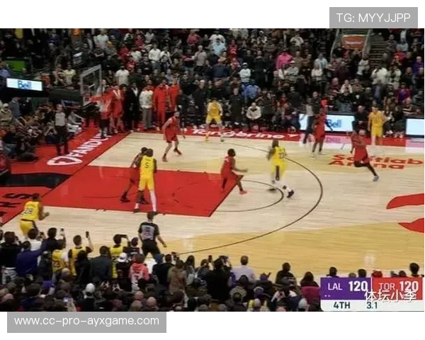 詹姆斯助攻反击队友扣篮得手，湖人团队配合无懈可击